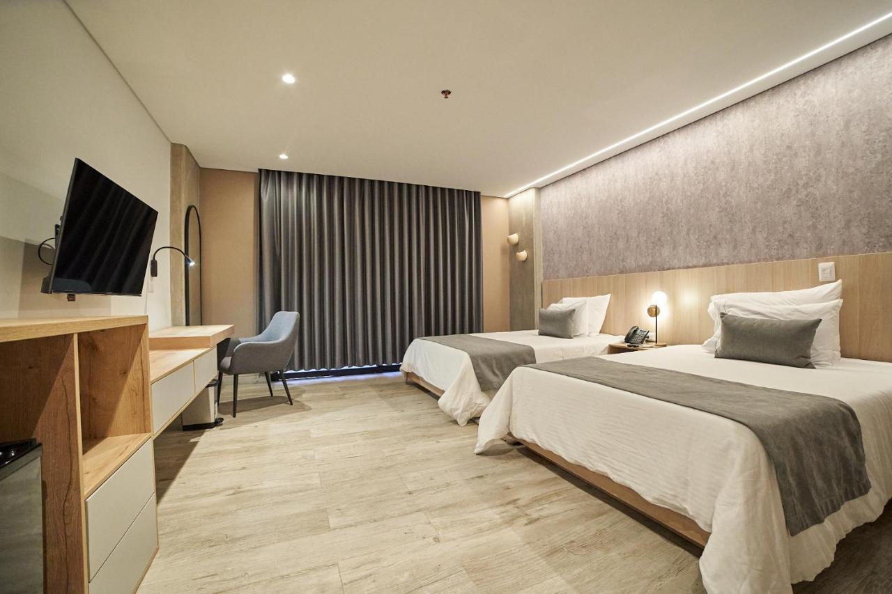 Eutopiq Hotel Medellin Bagian luar foto