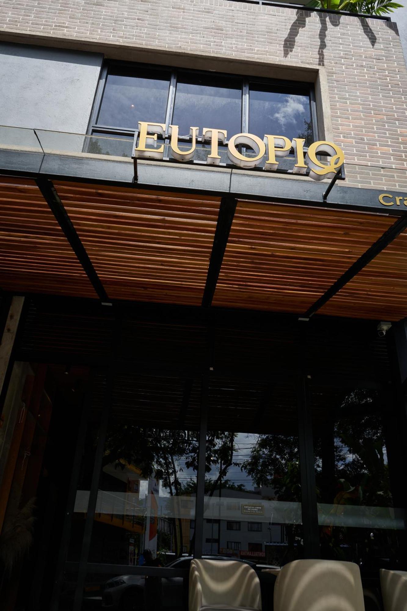 Eutopiq Hotel Medellin Bagian luar foto